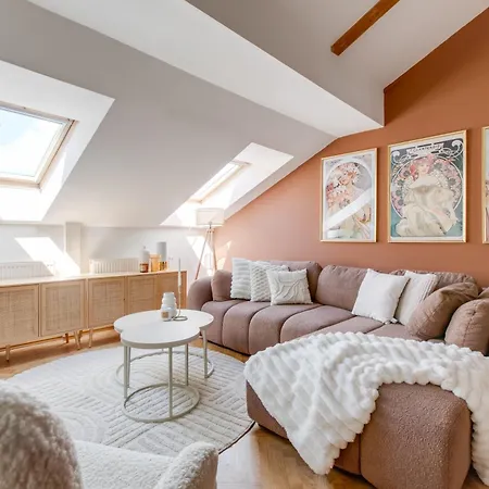 Elegant 3bds With Sauna Near The Dancing House And Riverside - Np *