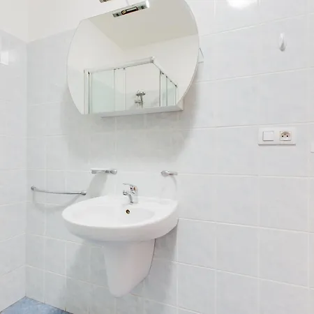 Elegant 3bds With Sauna Near The Dancing House And Riverside - Np