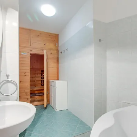 Elegant 3bds With Sauna Near The Dancing House And Riverside - Np شقة
