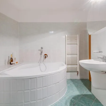 شقة Elegant 3bds With Sauna Near The Dancing House And Riverside - Np
