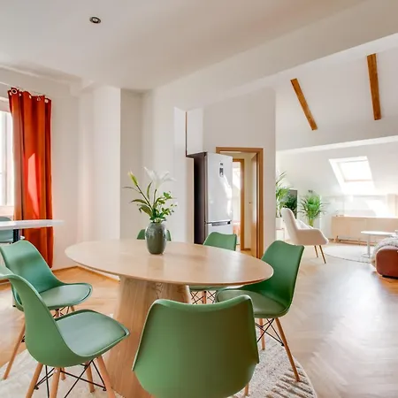 شقة Elegant 3bds With Sauna Near The Dancing House And Riverside - Np *