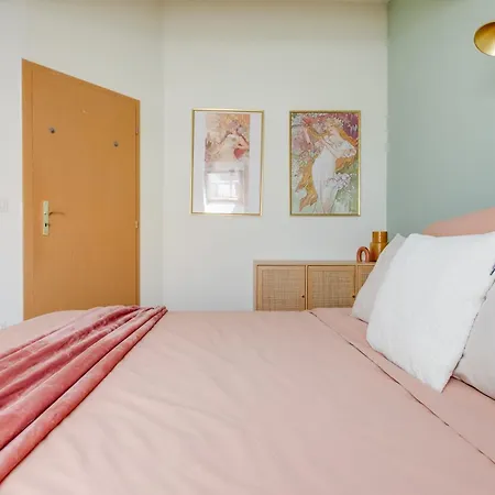 Apartment Elegant 3bds With Sauna Near The Dancing House And Riverside - Np *