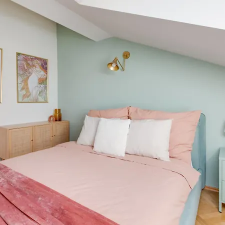 Elegant 3bds With Sauna Near The Dancing House And Riverside - Np Prague