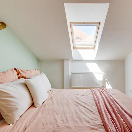 Apartment Elegant 3bds With Sauna Near The Dancing House And Riverside - Np *
