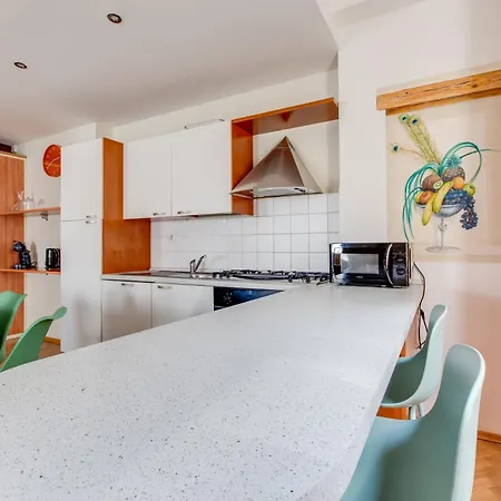 Elegant 3bds With Sauna Near The Dancing House And Riverside - Np شقة *