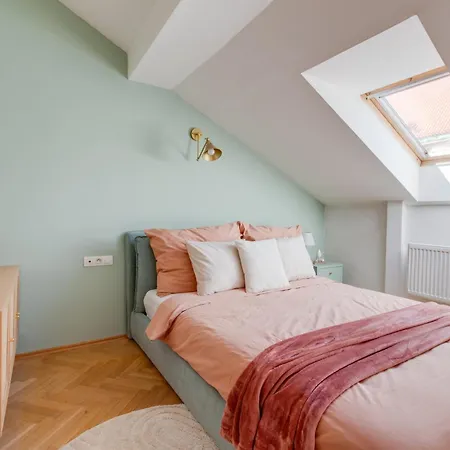 شقة Elegant 3bds With Sauna Near The Dancing House And Riverside - Np *