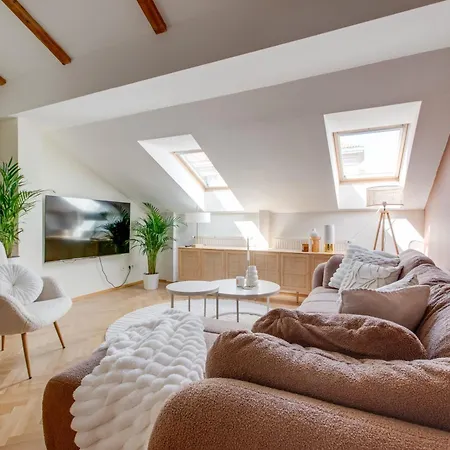 شقة Elegant 3bds With Sauna Near The Dancing House And Riverside - Np