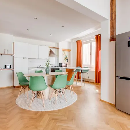 Elegant 3bds With Sauna Near The Dancing House And Riverside - Np Apartment